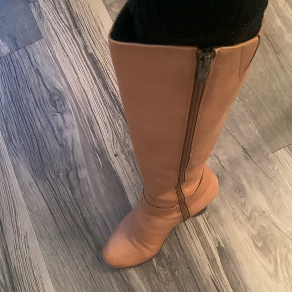 Boots - Picture 3 of 6